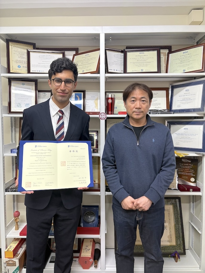 ラボの学生4名が卒業しました