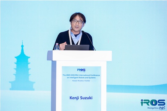 Prof. Suzuki gives a keynote speech at IROS 2025